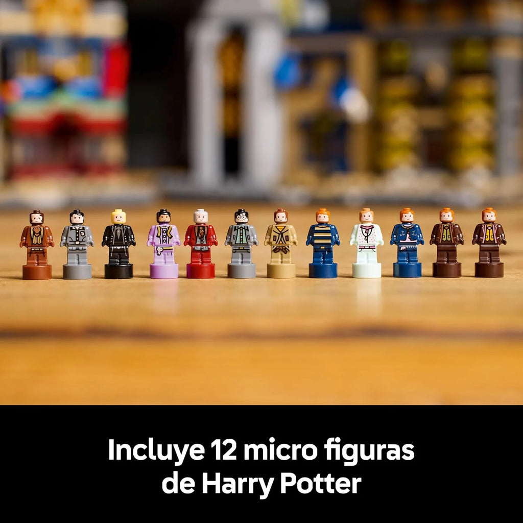 Harry Potter Tiendas Mágicas del Callejón Diagon Maqueta para Adultos y 12 Micro Figuras de Colección, Autobús Noctámbulo, Regalo para Mujeres y Hombres, Decoración Dormitorio, Set de Magia 76444