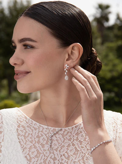 Pendientes largos novia pétalos y lagrima