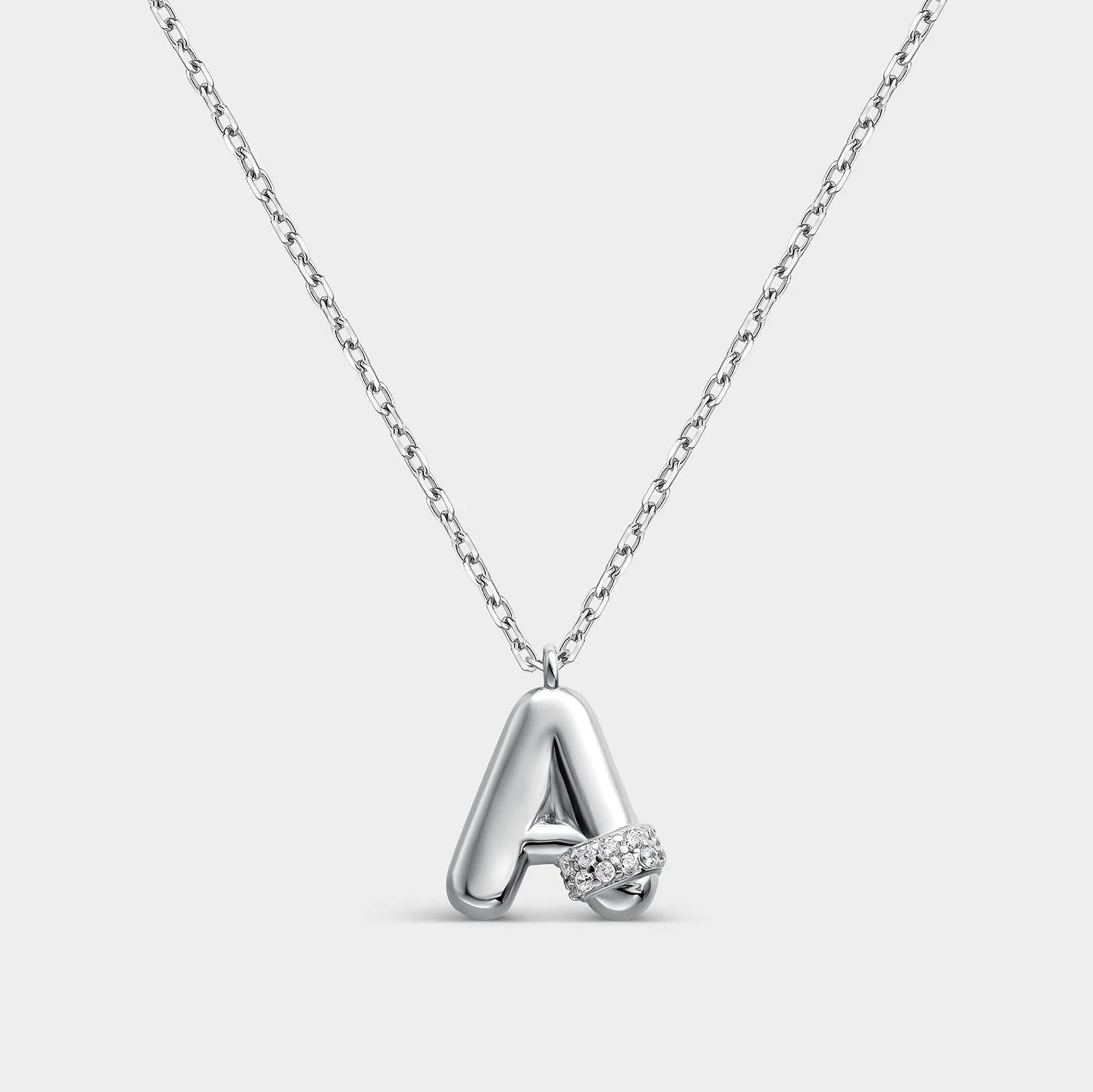 Collar con inicial «A» con volumen, plata y linea de circonitas