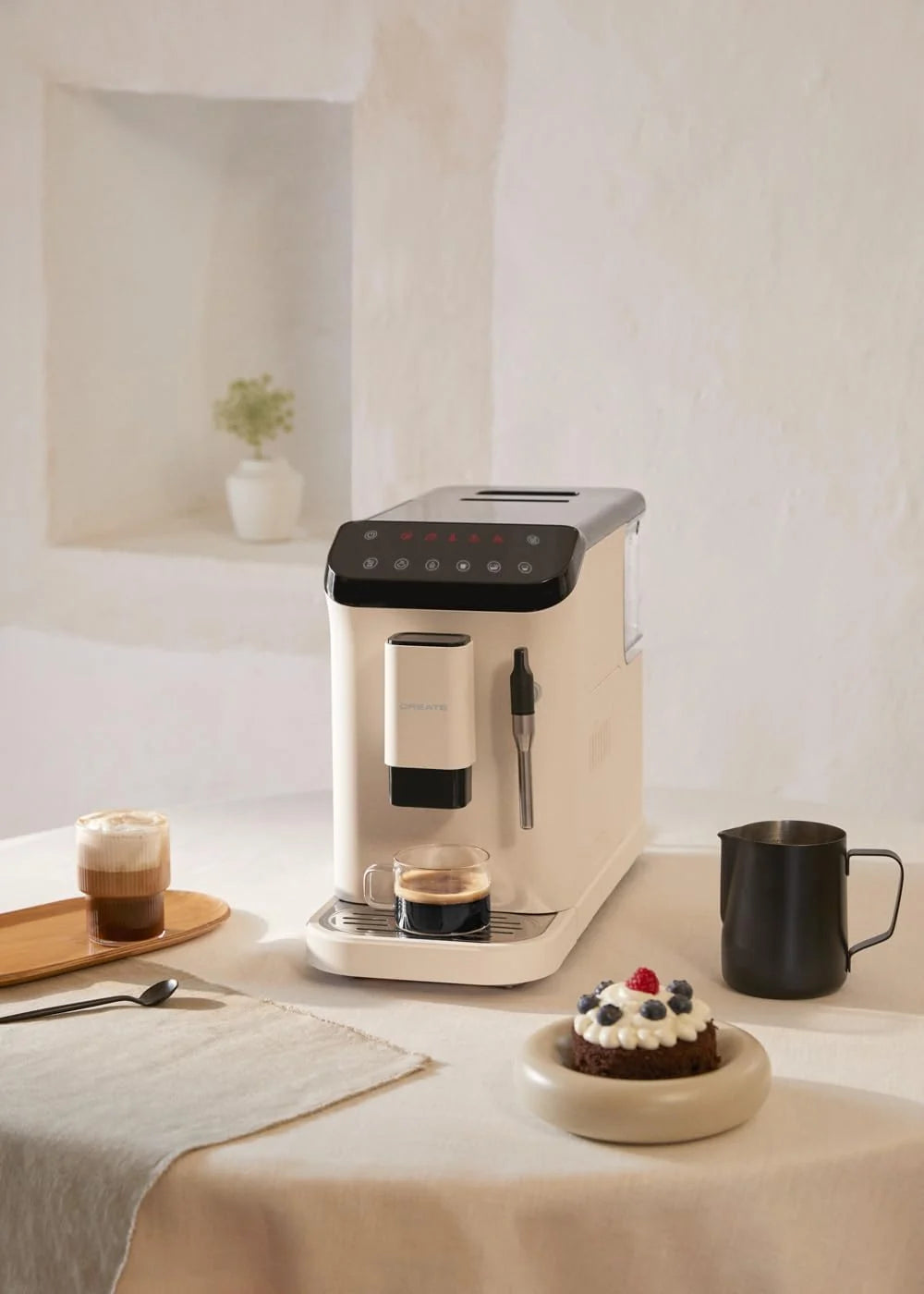 CREATE / THERA MATIC TOUCH/Cafetera superautomática blanco roto / 20 bar, tanque 1,5l, depósito para granos de café de 180g, brazo vaporizador, panel de control táctil, función autolimpieza, 1350W